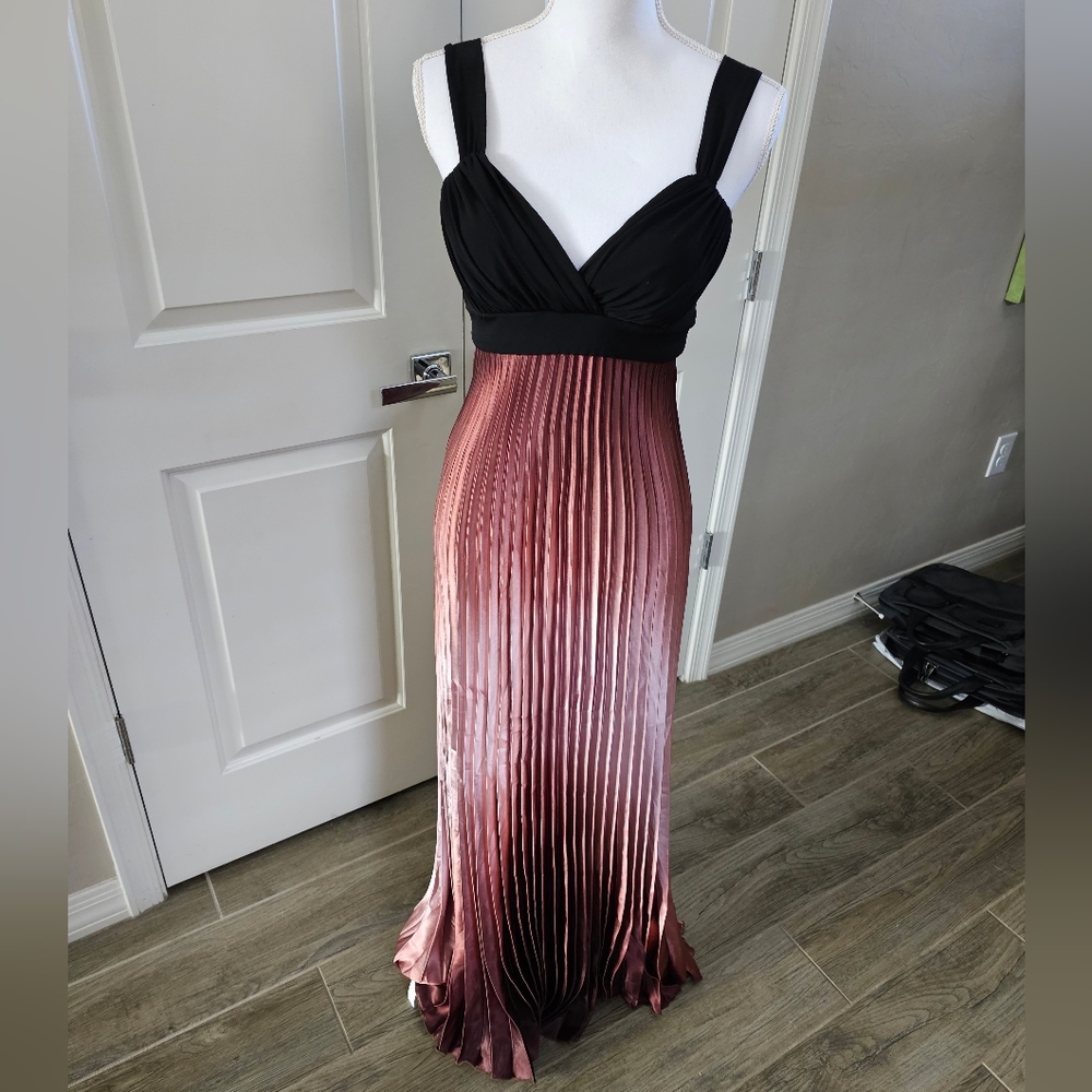 Gorgeous Betsy & Adam pink ombre dress size 4